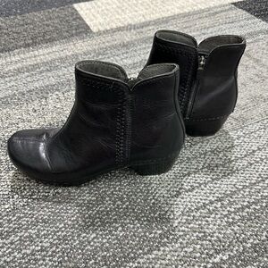 Dansko Black Leather Boots Size-9